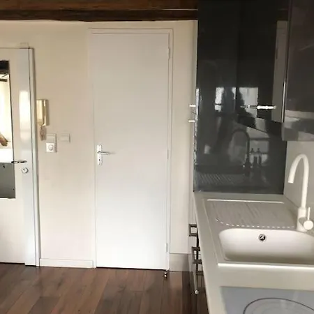 Au Coeur De 8e Apartmán *